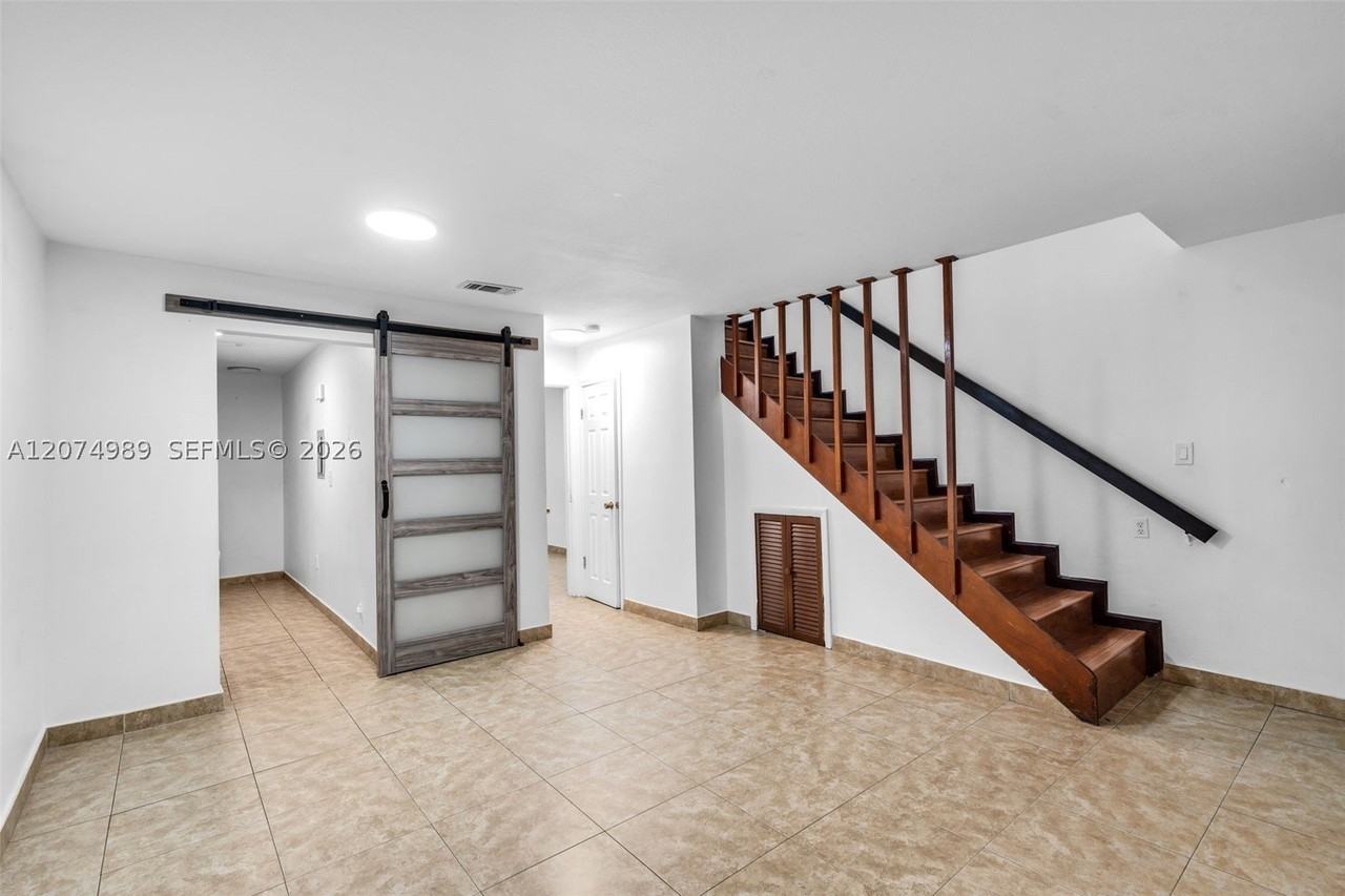 627 W 68th St #627 - Photo 5 of 32