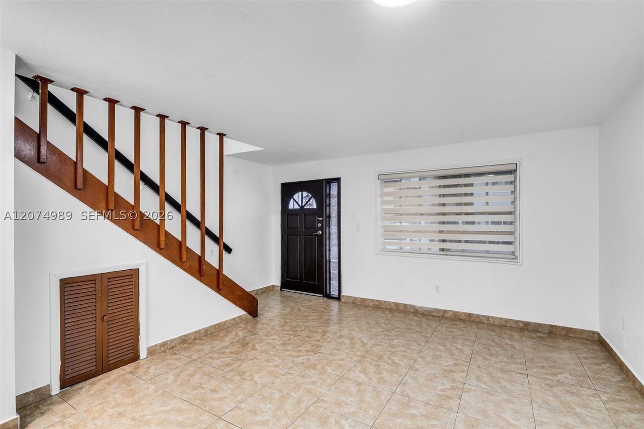 627 W 68th St #627 - Photo 6 of 32