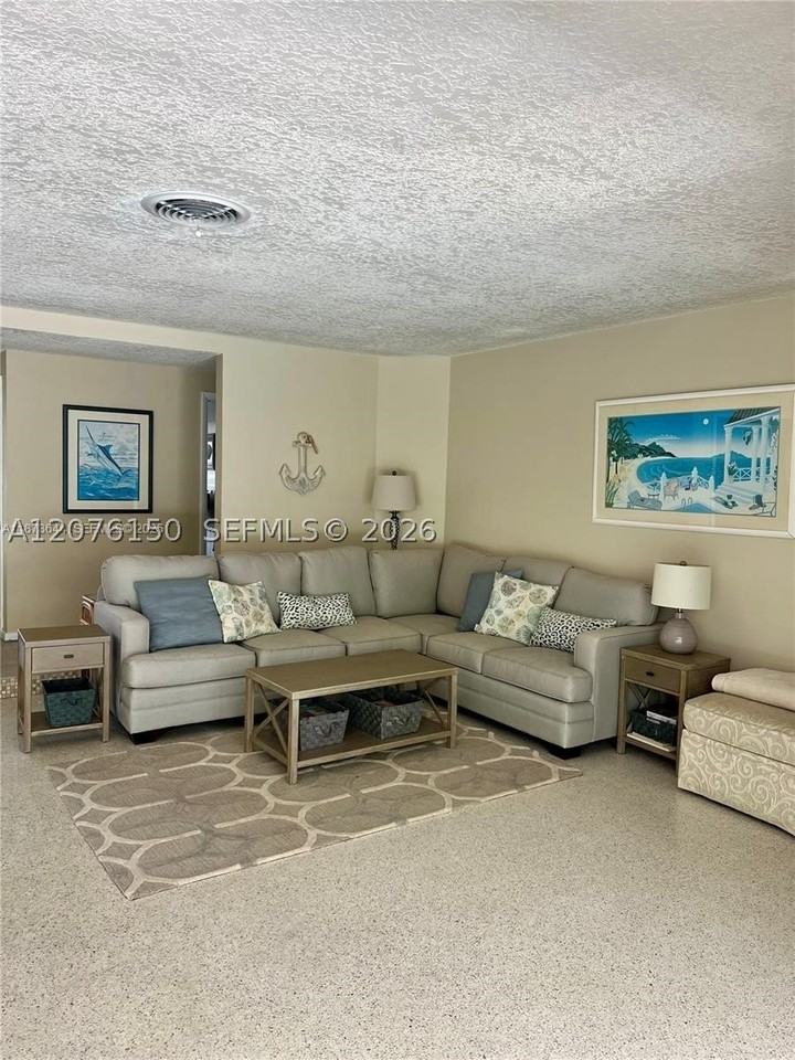 1241 Manor Dr - Photo 3 of 20