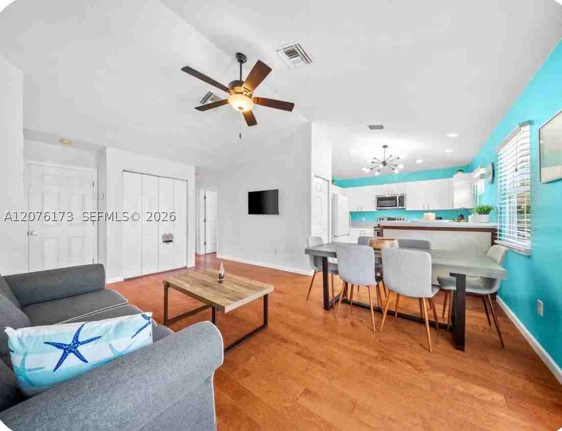 1261 Bonefish Ct - Photo 5 of 32