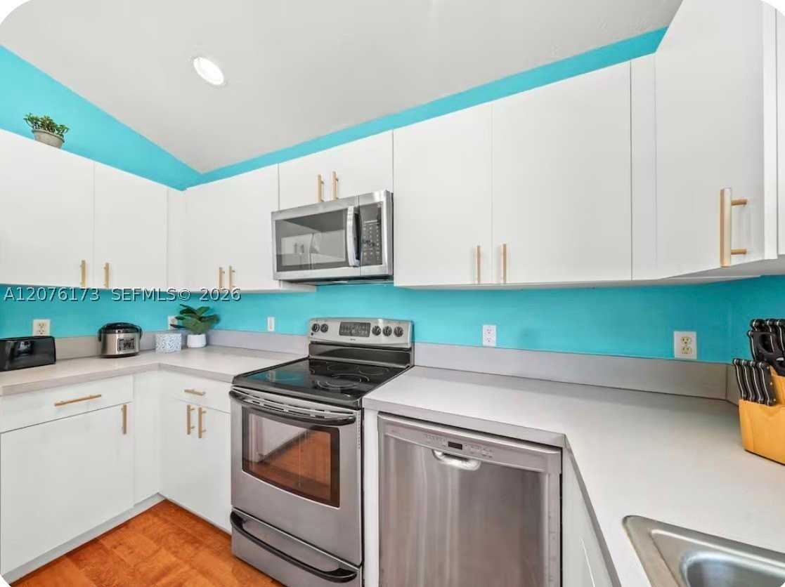1261 Bonefish Ct - Photo 7 of 32