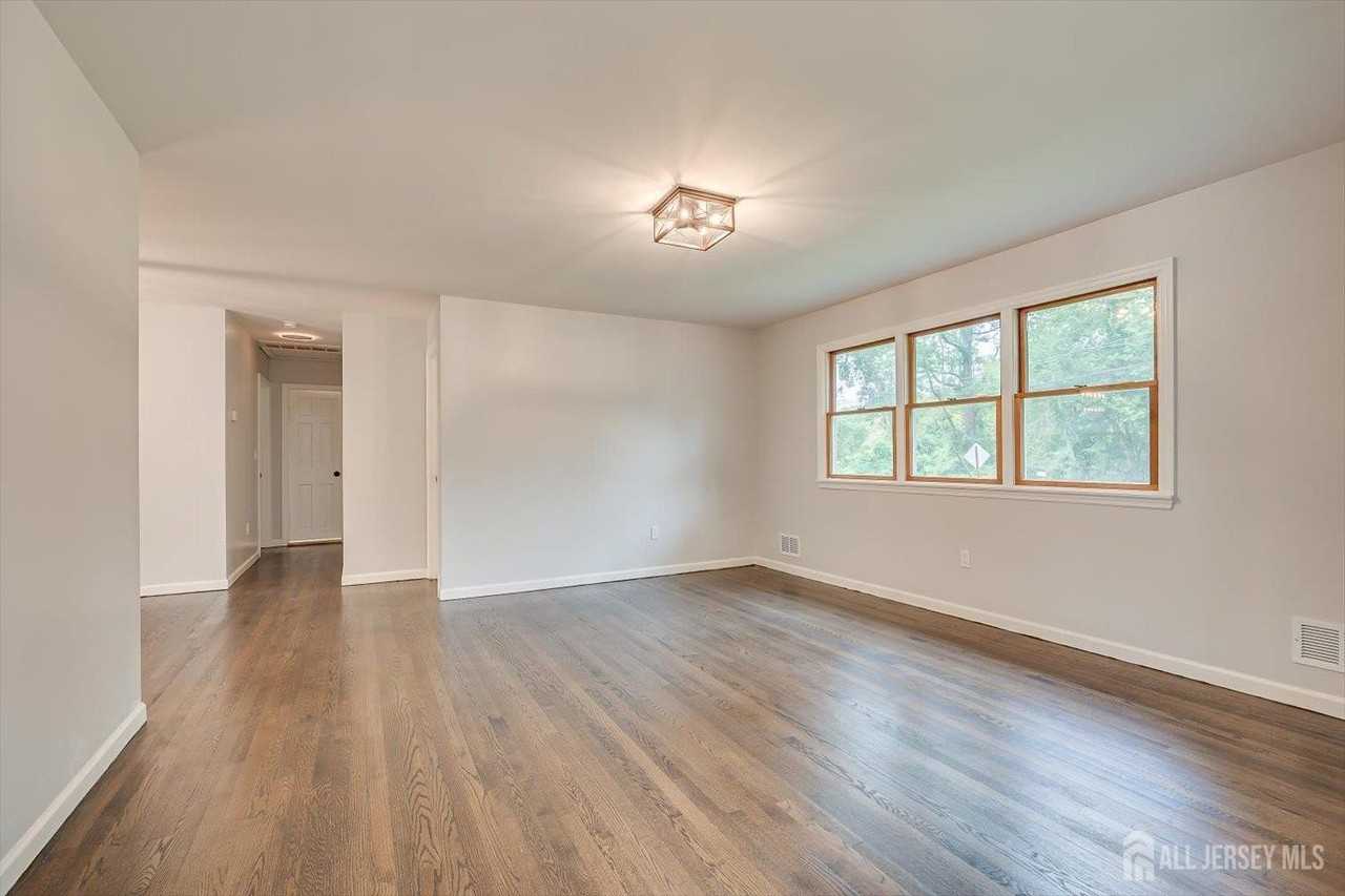 58 Pleasant Valley Rd - Photo 7 of 33