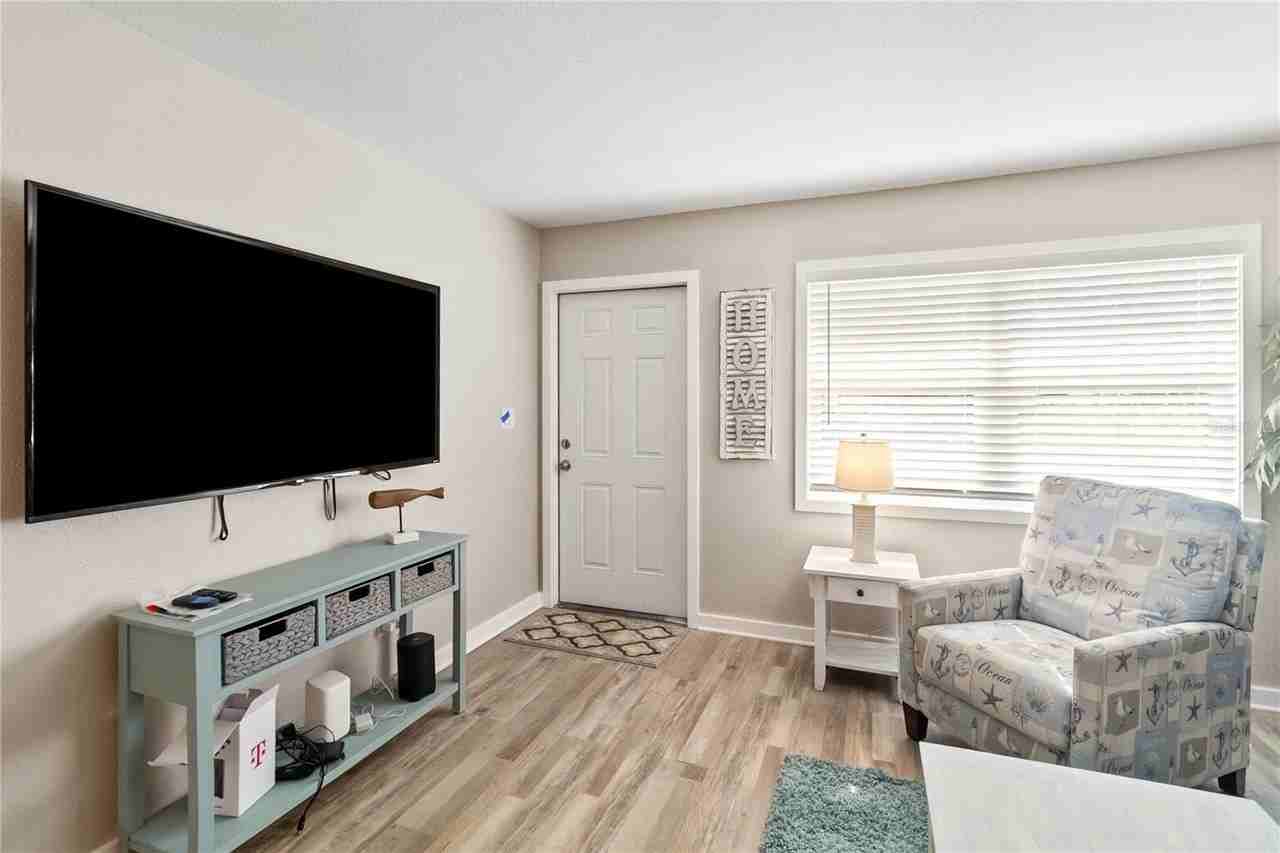 526 Conrad Rd - Photo 4 of 27
