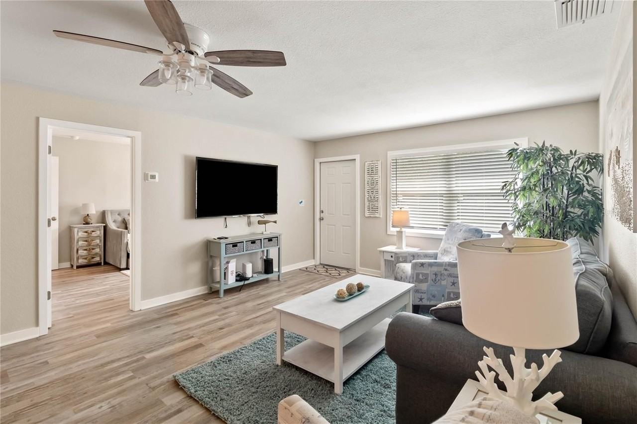 526 Conrad Rd - Photo 7 of 27