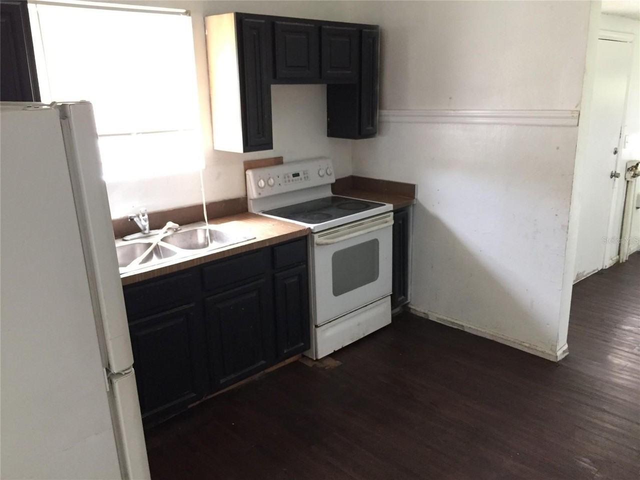 1489 Grothe St - Photo 2 of 11
