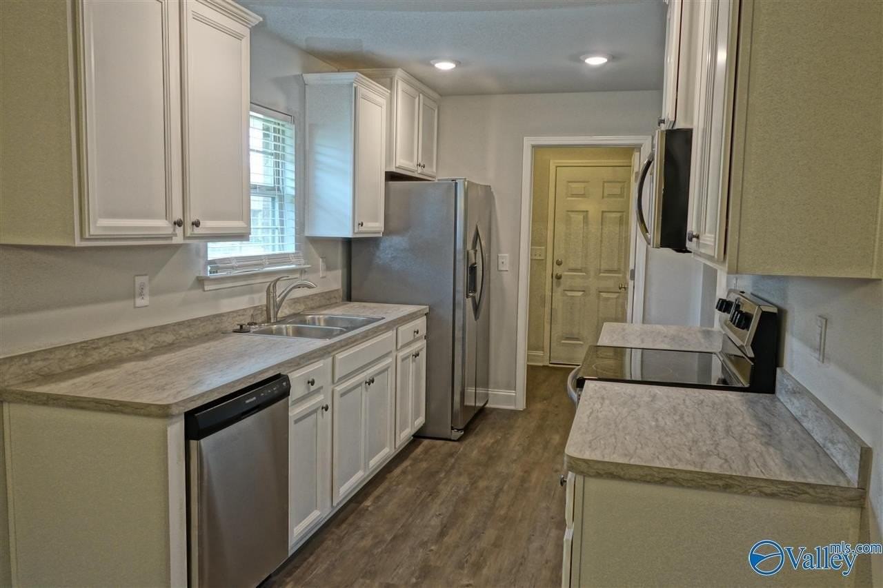 133 Ardsley Dr - Photo 4 of 24