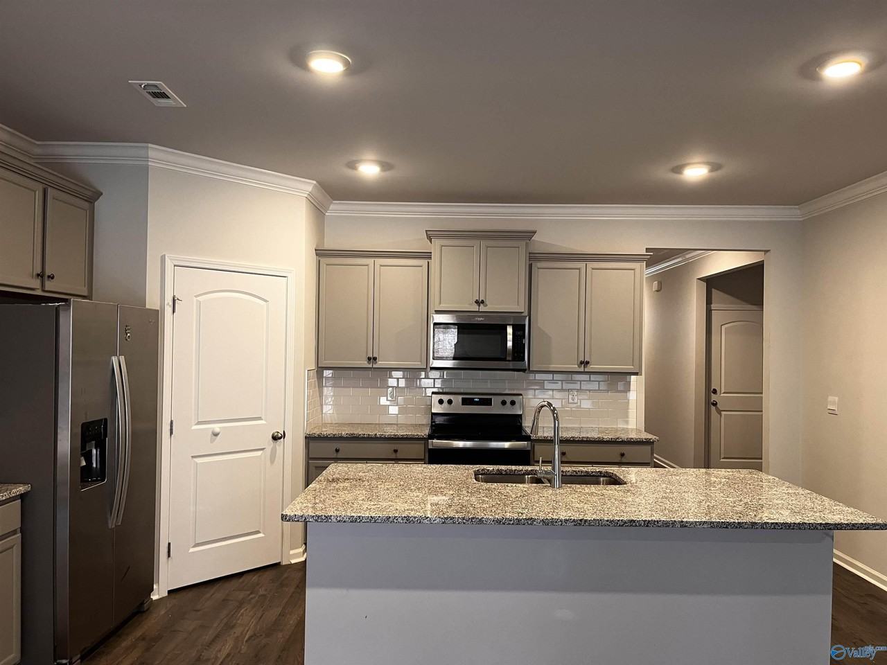 109 High Leaf Dr - Photo 3 of 11