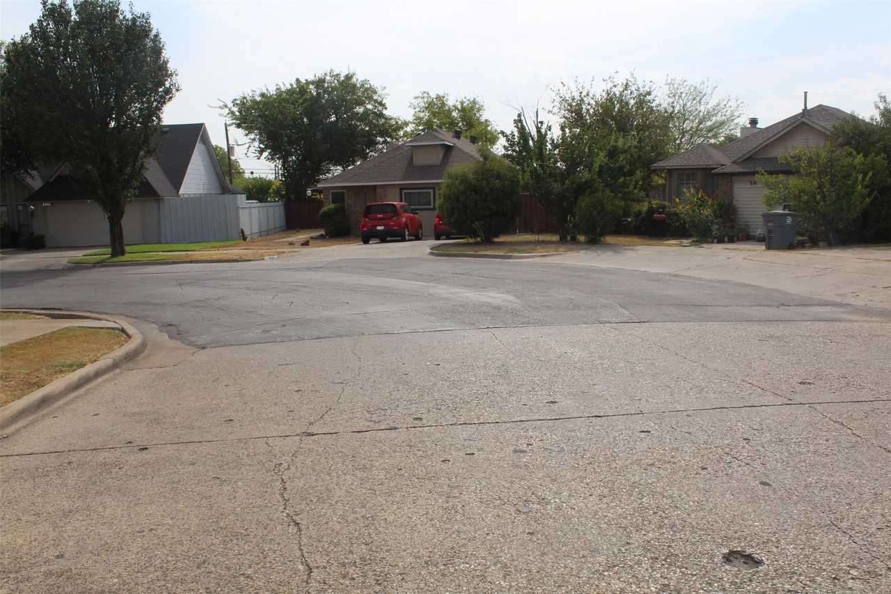 9022 Greenmound Ave - Photo 3 of 26