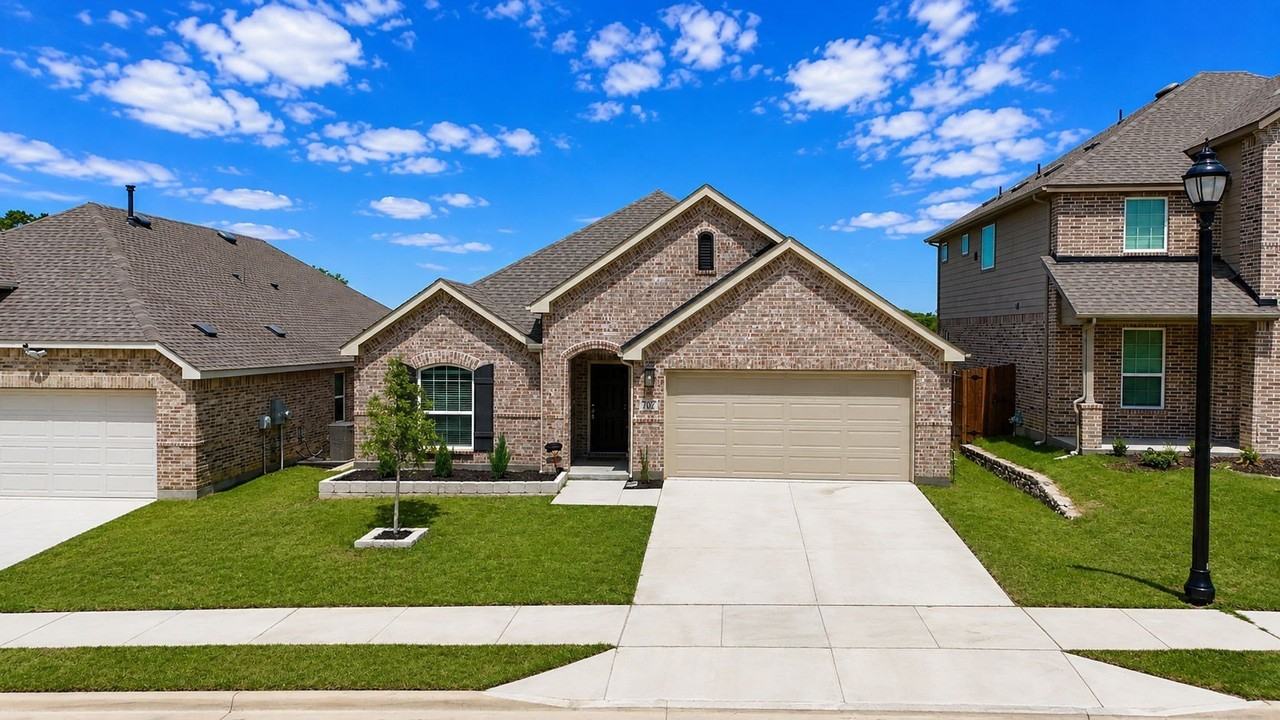 702 Woodford Way - Photo 2 of 23