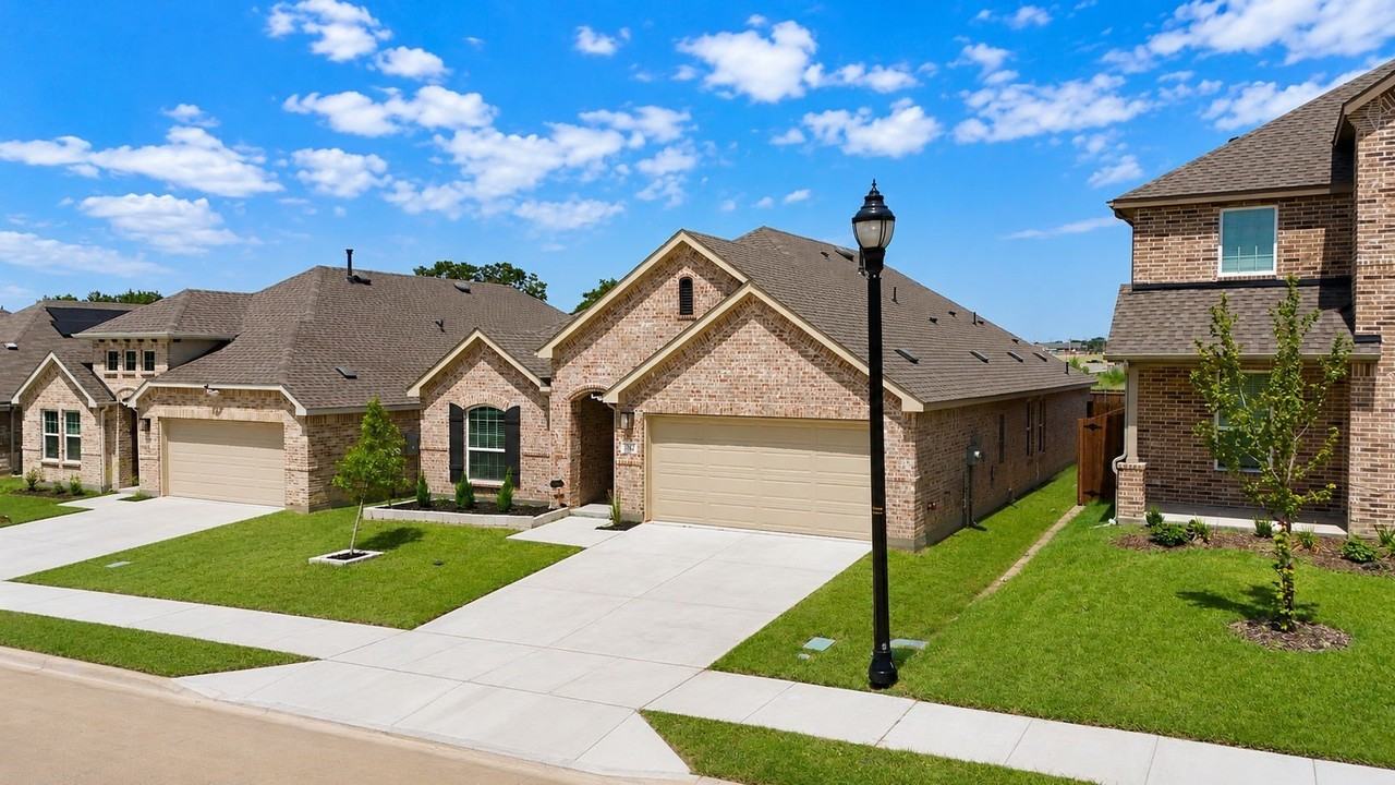 702 Woodford Way - Photo 3 of 23