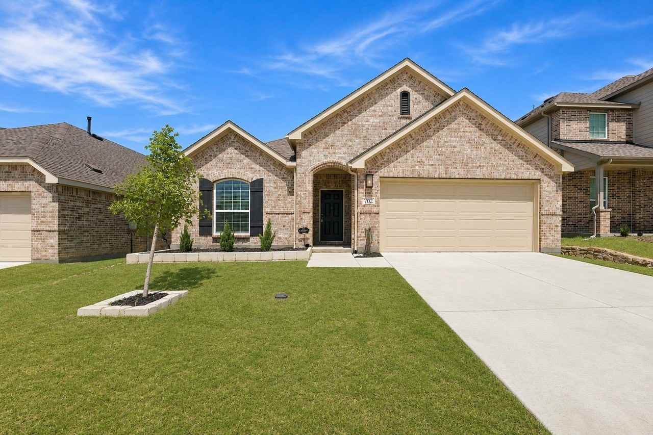 702 Woodford Way - Photo 4 of 23