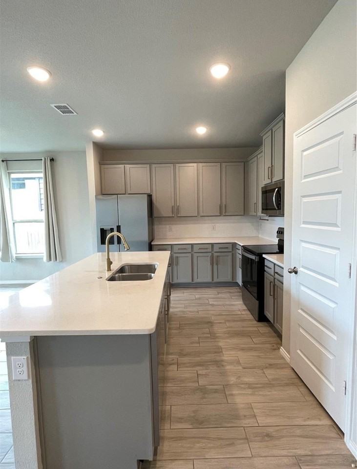 3226 Sioux Trl - Photo 3 of 20