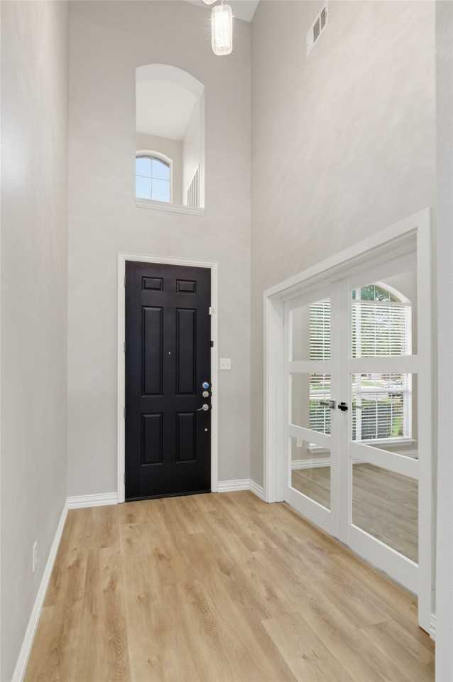 1411 Golf Club Dr - Photo 4 of 40