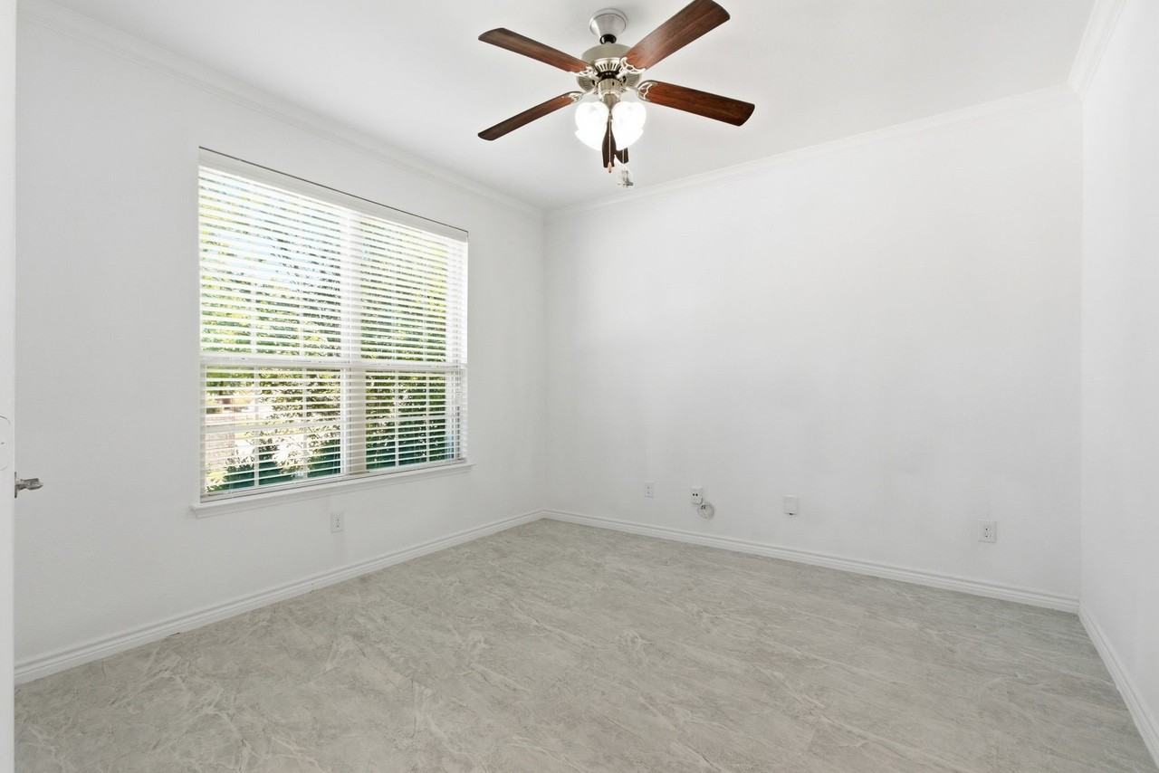 11300 Hubbard Creek Dr - Photo 6 of 38