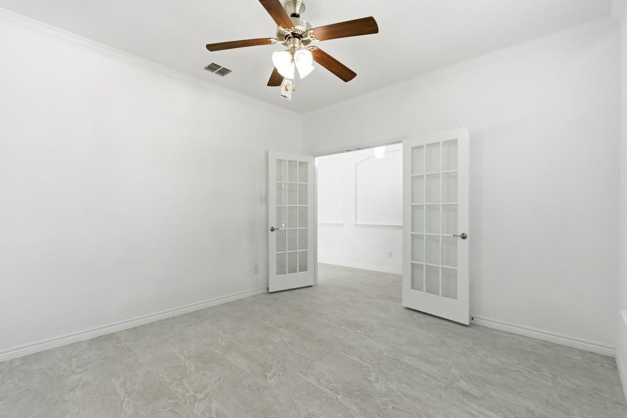 11300 Hubbard Creek Dr - Photo 7 of 38