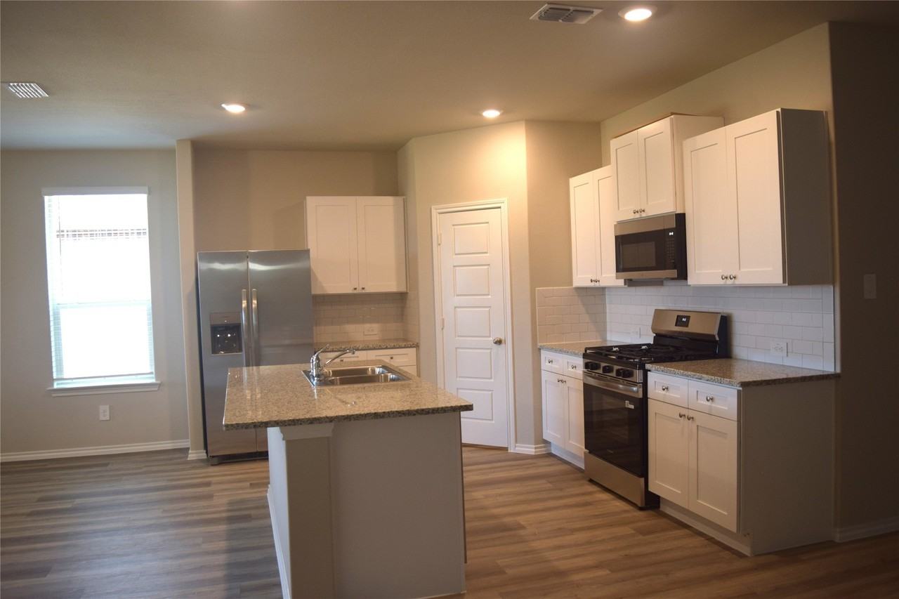 740 Rubicon Rd - Photo 3 of 22