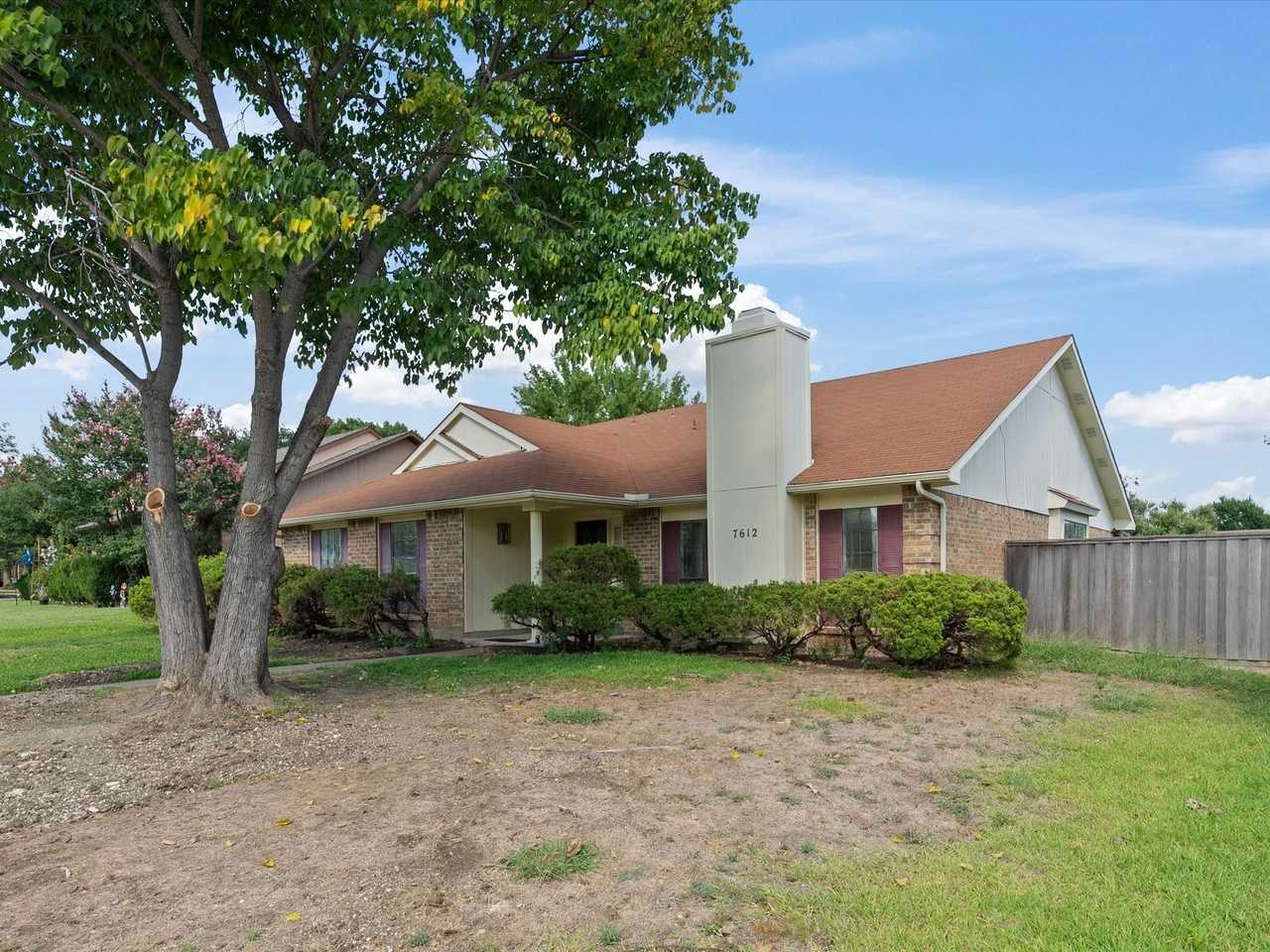 7612 Jerome Dr - Photo 3 of 32