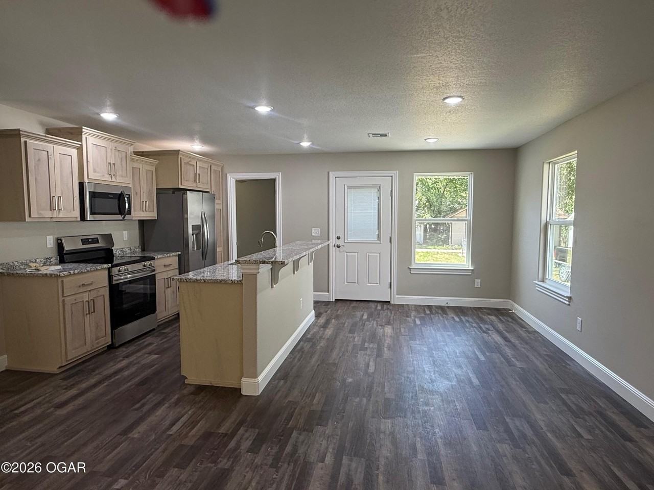 1216 W Austin St - Photo 3 of 17