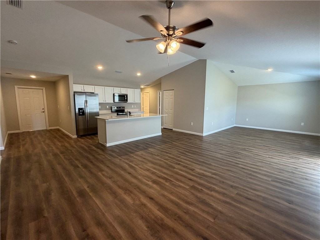 340 Dolphin St Se - Photo 3 of 17