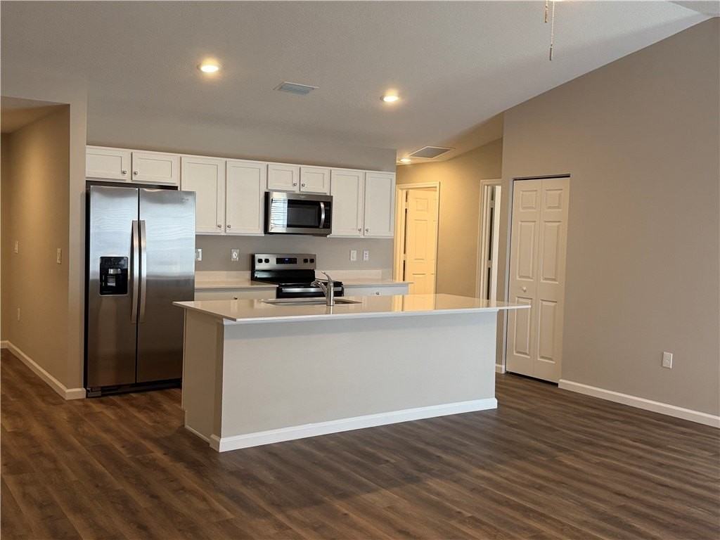 340 Dolphin St Se - Photo 5 of 17