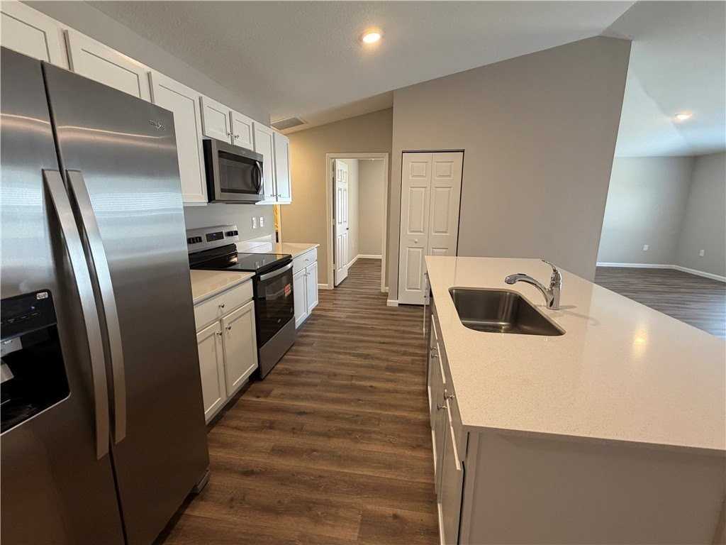 340 Dolphin St Se - Photo 6 of 17