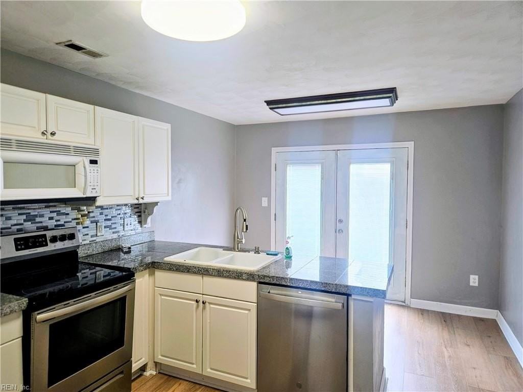 1700 Oliver Ave - Photo 4 of 28