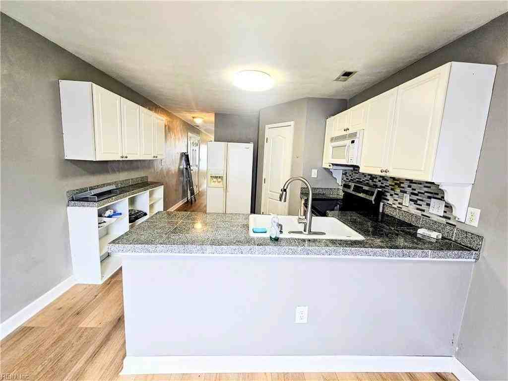 1700 Oliver Ave - Photo 6 of 28