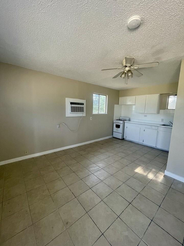 2030 Cattail Ln #4 - Photo 2 of 11