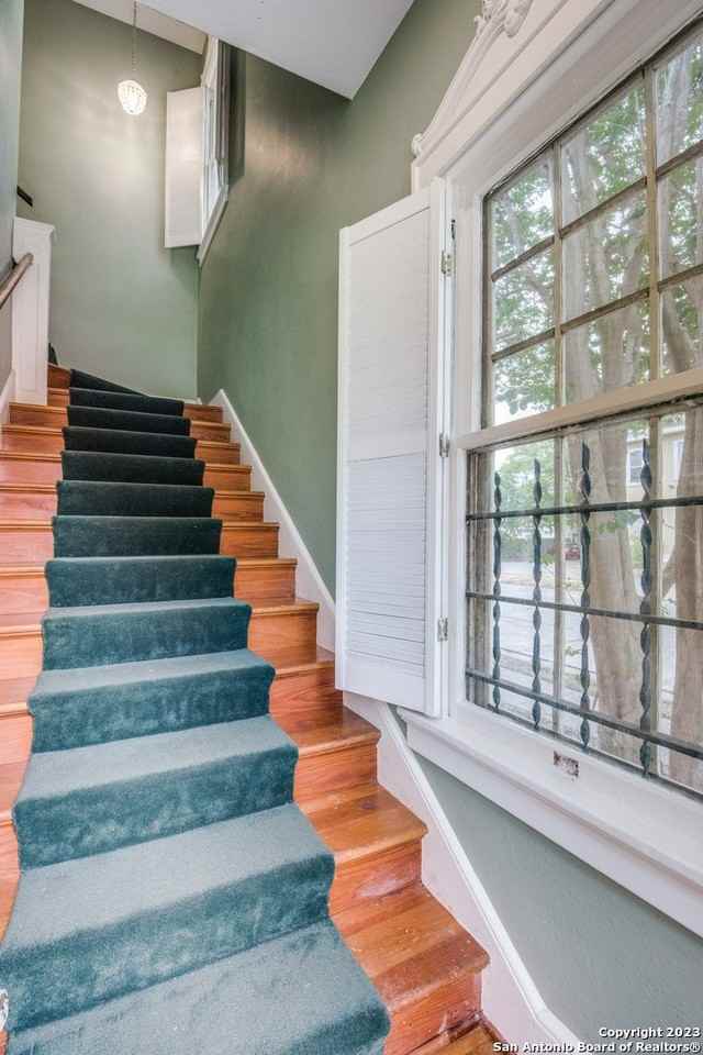 242 W Huisache Ave - Photo 4 of 25