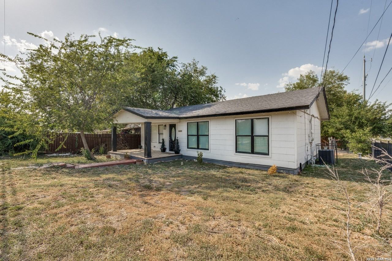 659 Hot Wells Blvd - Photo 3 of 12