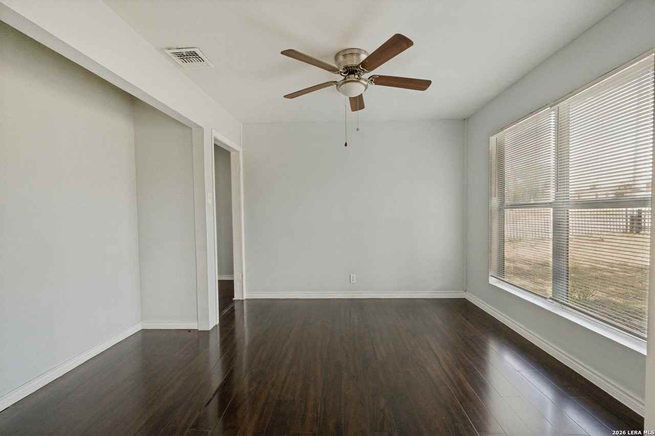 659 Hot Wells Blvd - Photo 5 of 12