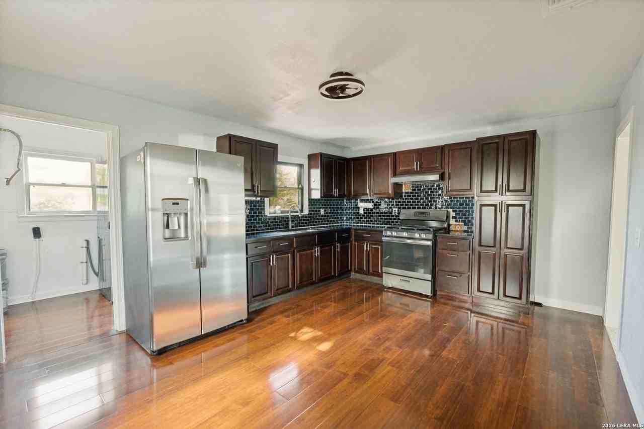 659 Hot Wells Blvd - Photo 7 of 12