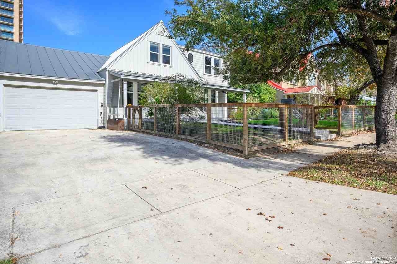211 Allensworth St - Photo 2 of 19