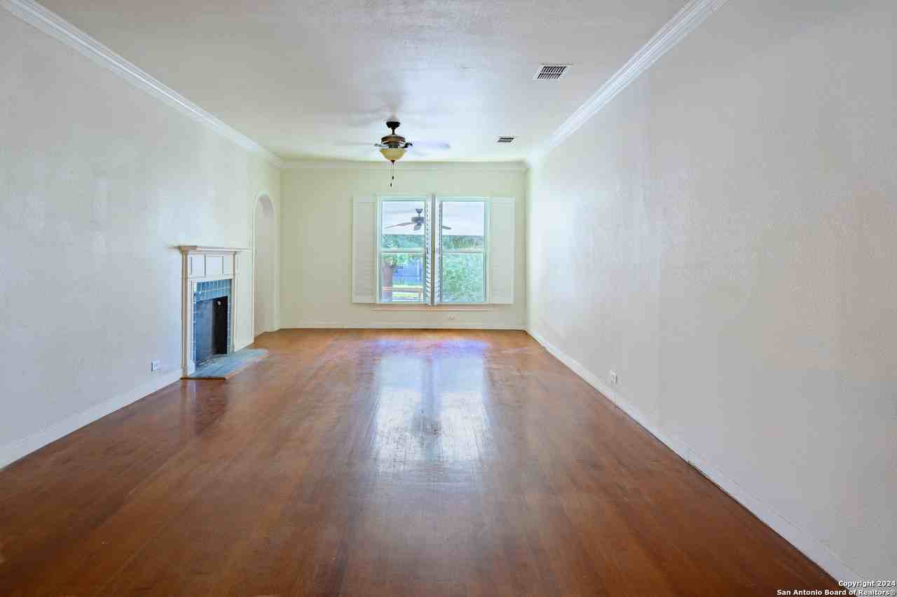 211 Allensworth St - Photo 3 of 19