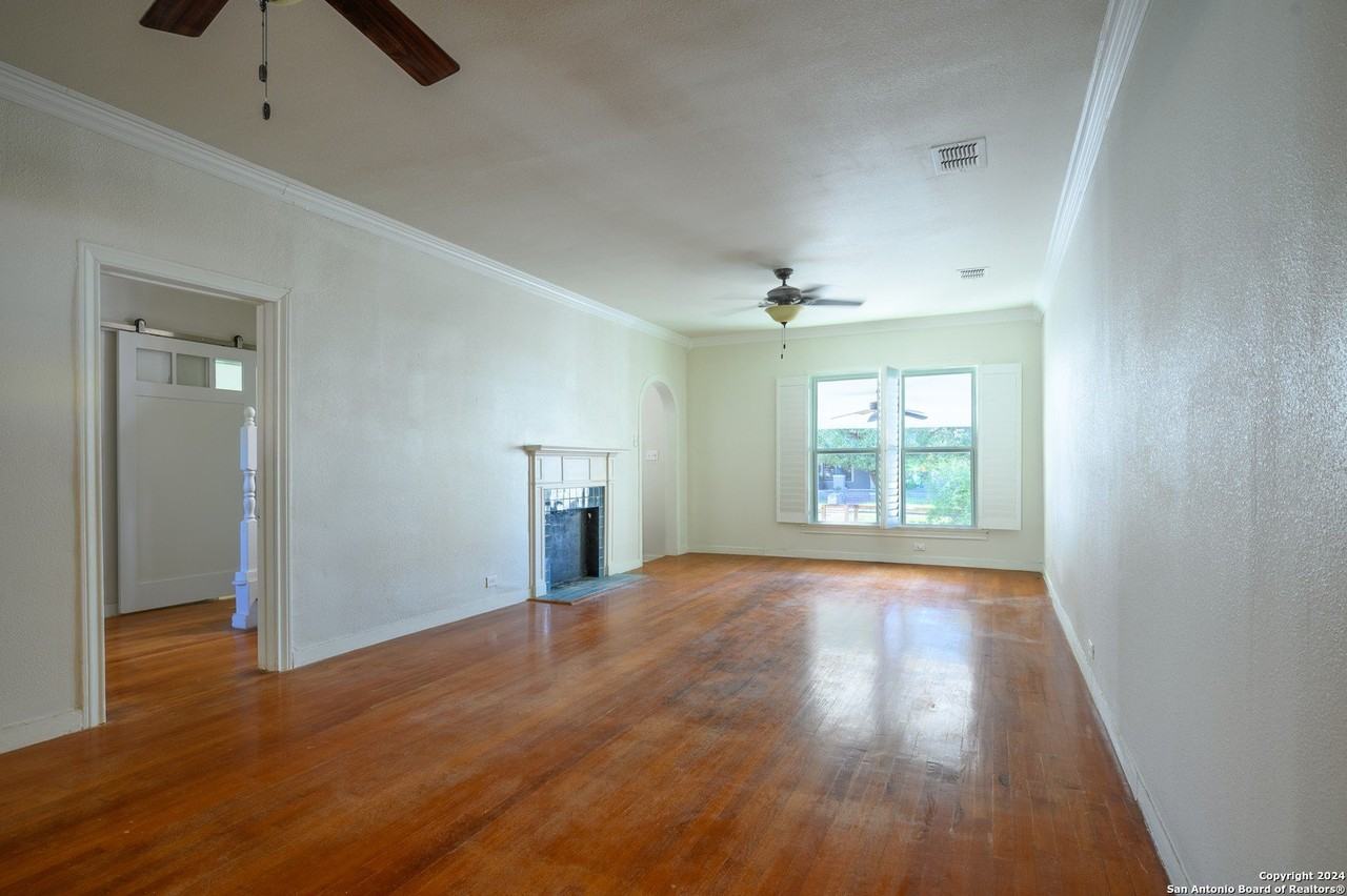 211 Allensworth St - Photo 4 of 19