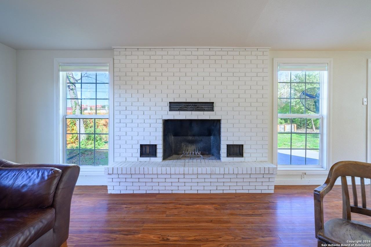 211 Allensworth St - Photo 6 of 19