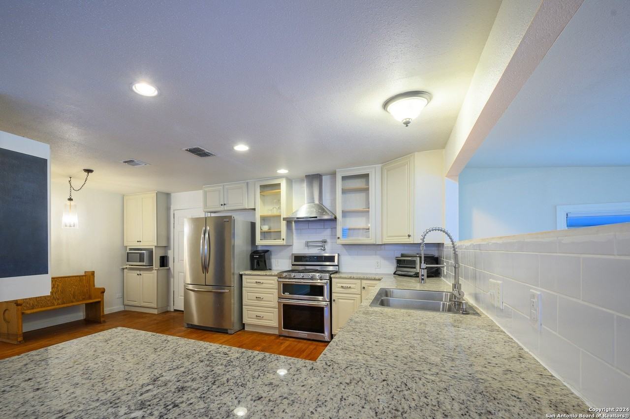 211 Allensworth St - Photo 7 of 19