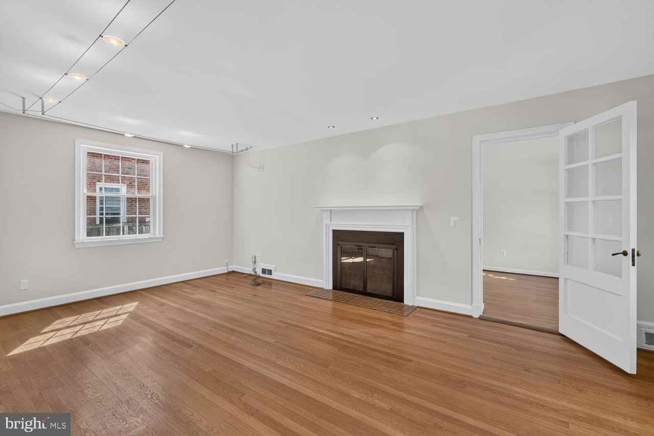 4325 47th St Nw - Photo 3 of 39