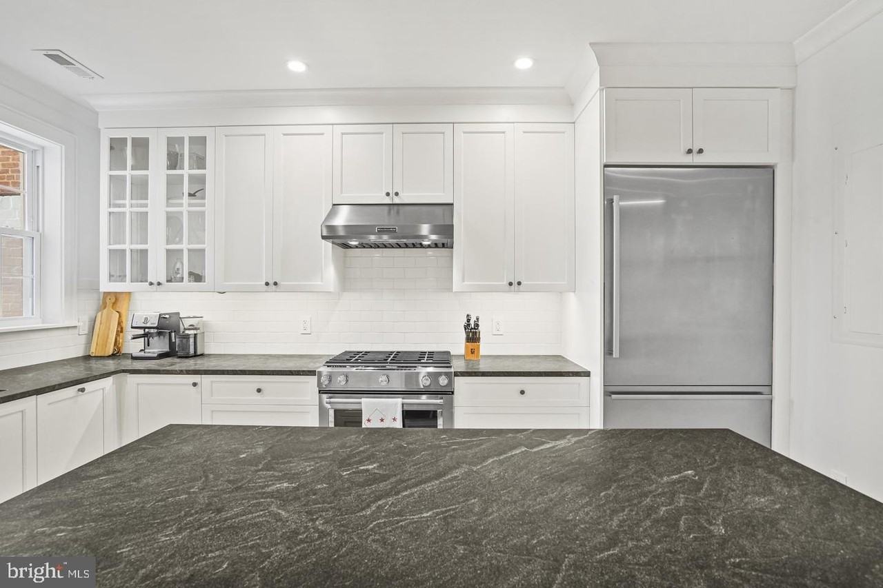 1920 35th St Nw - Photo 3 of 37