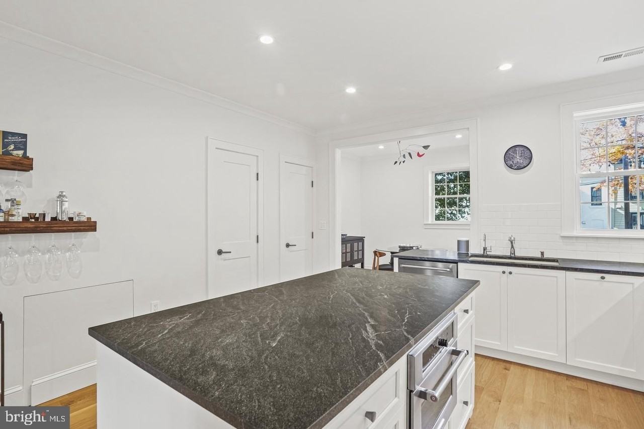 1920 35th St Nw - Photo 4 of 37