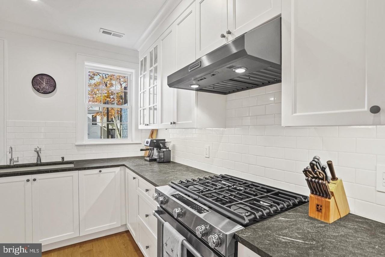 1920 35th St Nw - Photo 5 of 37