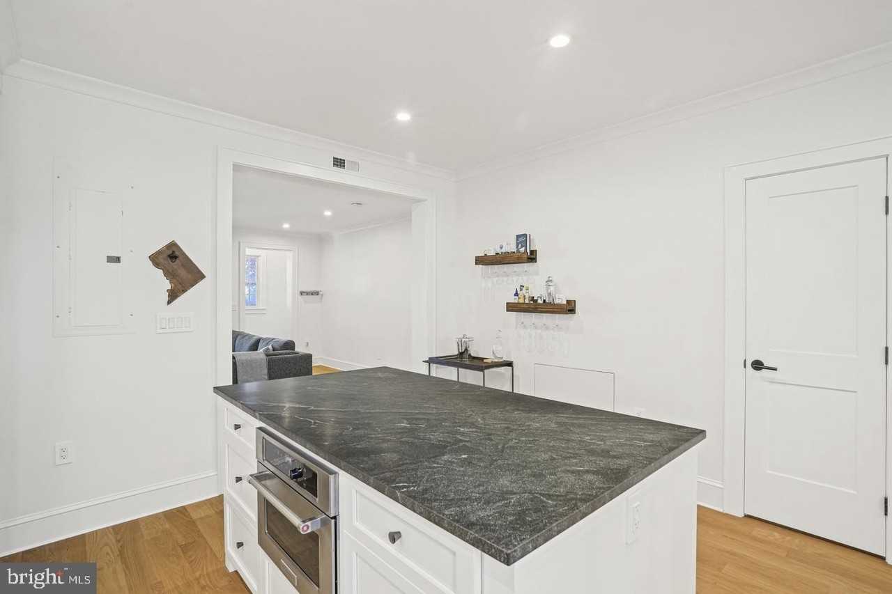 1920 35th St Nw - Photo 6 of 37