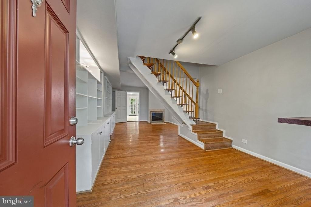 1124 C St Ne - Photo 2 of 27