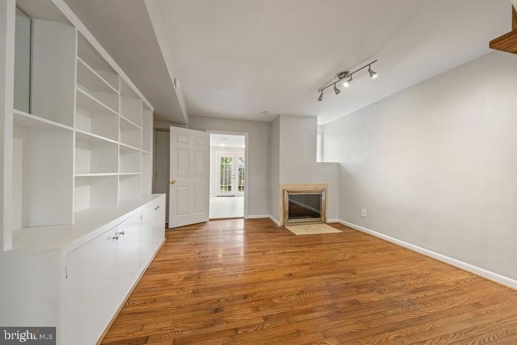 1124 C St Ne - Photo 5 of 27