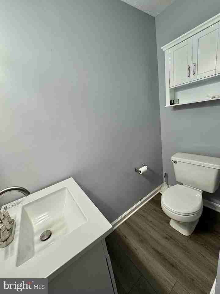 508 Kingdom Ct - Photo 4 of 15