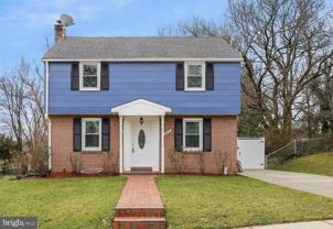 2410 Dexter Ave - Photo 1 of 1