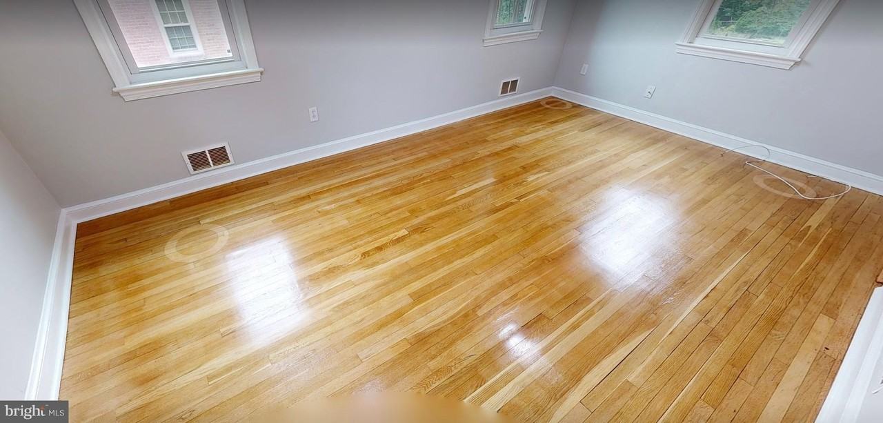2410 Dexter Ave - Photo 3 of 8