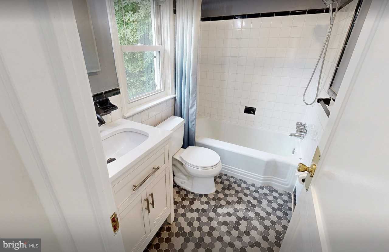 2410 Dexter Ave - Photo 4 of 8