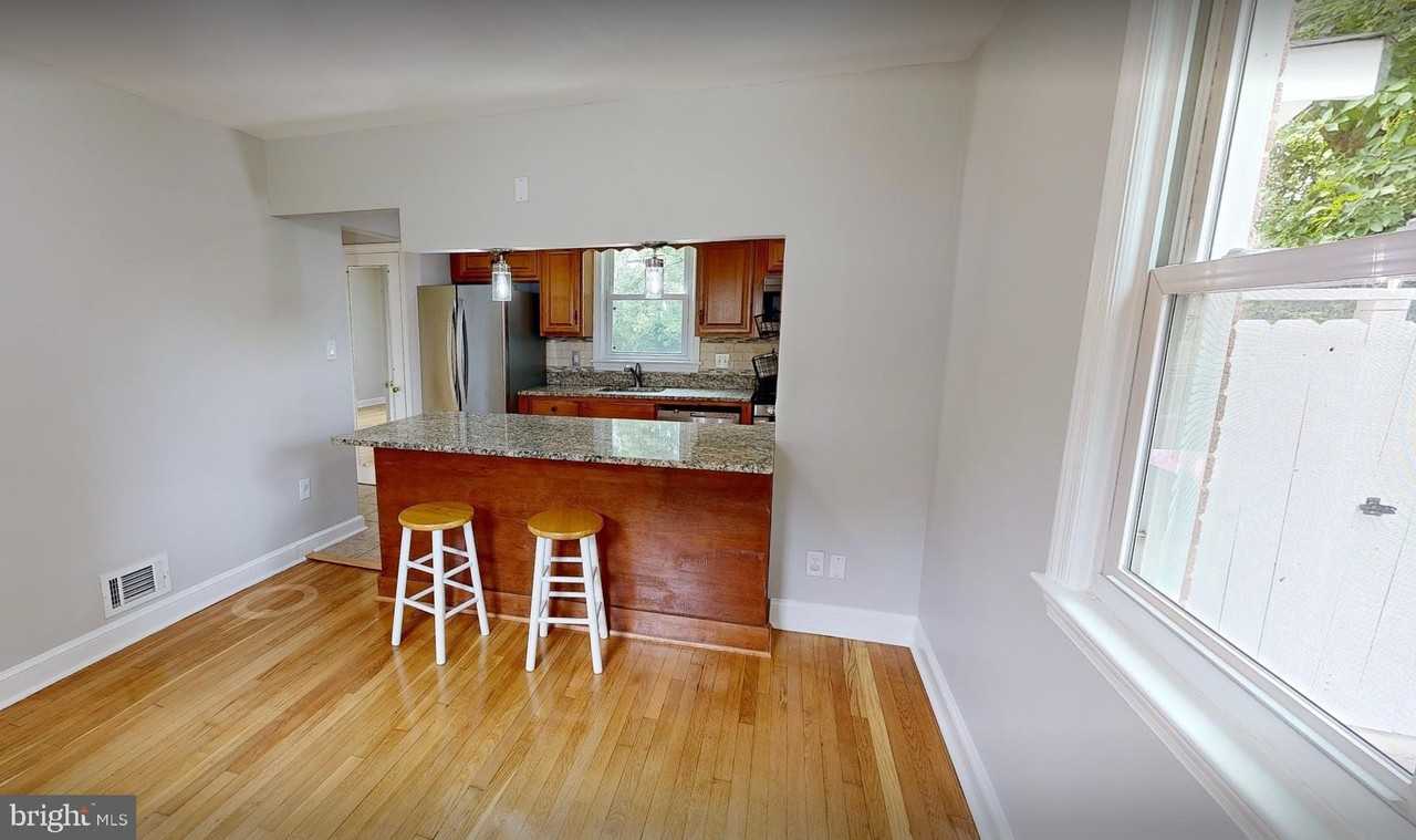 2410 Dexter Ave - Photo 6 of 8