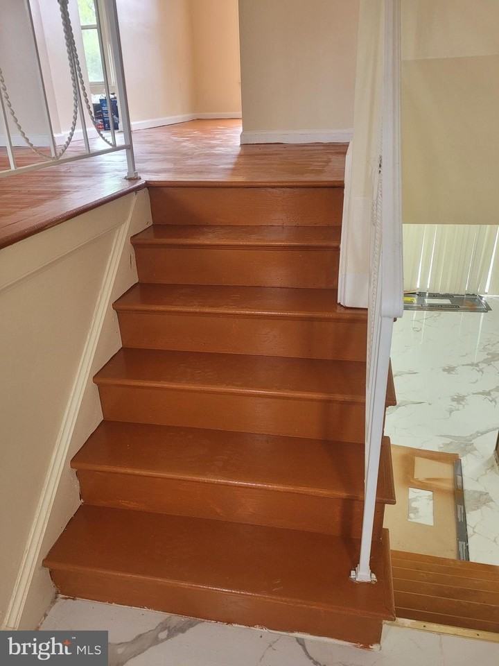 11801 Fairgreen Ln - Photo 5 of 32